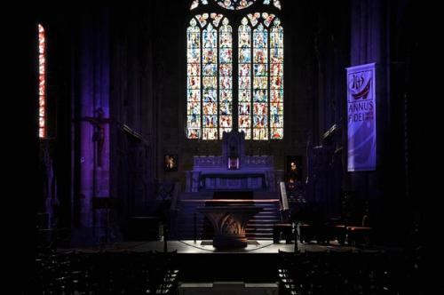 Готическая церковь Св.  Георгия на месте дворцовой часовни построена Св. 03