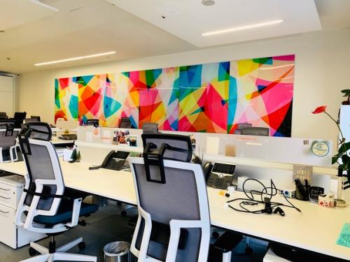 Я думаю, что не так часто музей современного искусства может быть расположен в здании офиса. 08