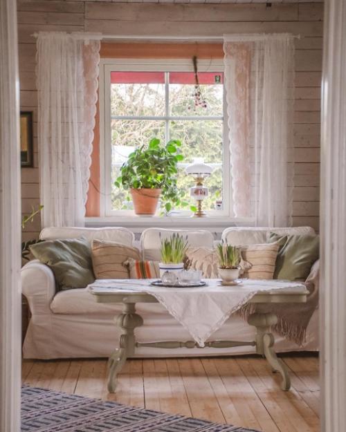 Добро пожаловать в деревенский дом Эммы 1938 года постройки с красивыми винтажными обоями, приятным текстилем и деревянной мебелью. 05