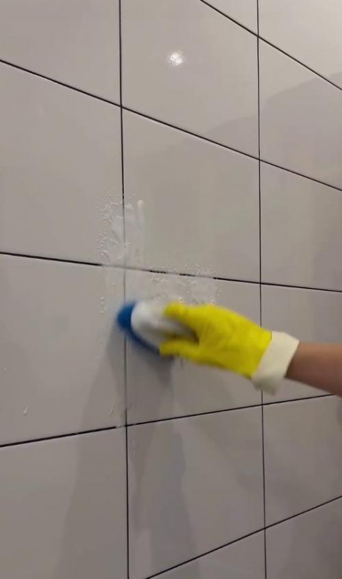 Когда пожалели денег на цветную затирку и решили поэксперементировать с нестирающимся маркером. 04