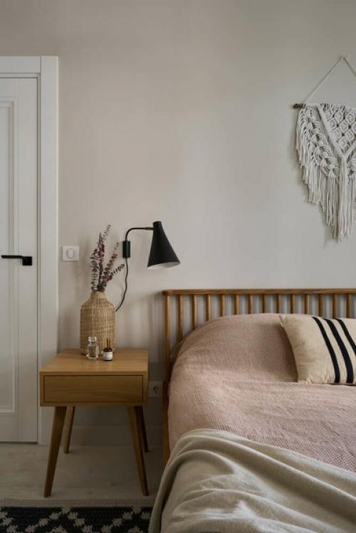 Островок гармонии с французским балконом: интерьер спальни в московской квартире. 01