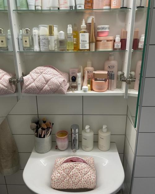 Вы только посмотрите на интерьер маленькой квартиры молодой девушки, которая живет в Гётеборге в Швеции. 09