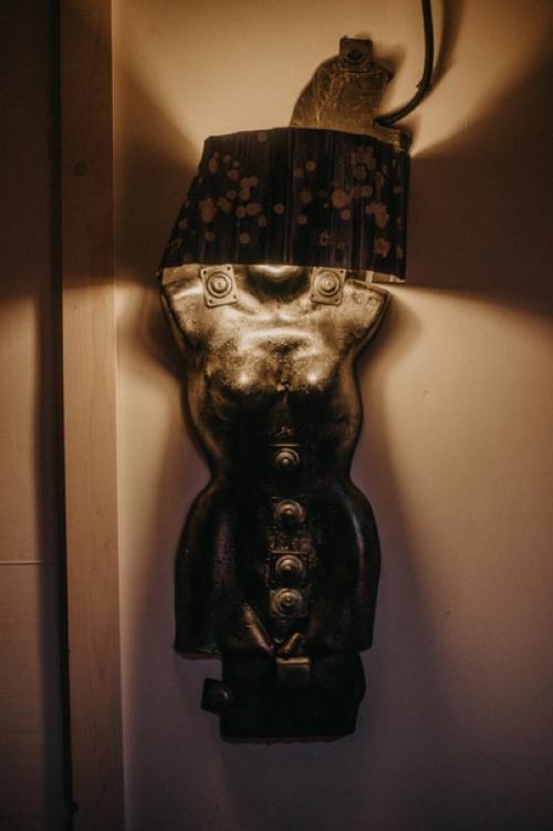 У наших дизайнеров, семейной пары Сергея и Марины, случилось горе - сгорел дом. 04