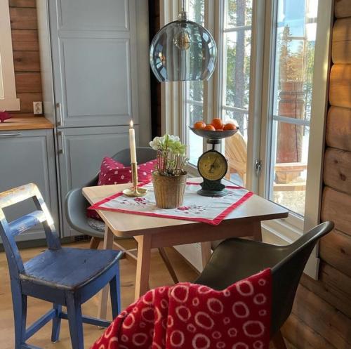 Небольшой домик. С просты оформлением. 02