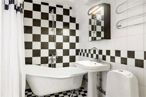 Элегантные ванные в черно-белом цвете. 03
