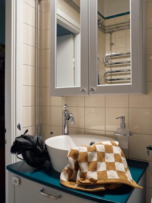 Скандинавская ретро - атмосфера в квартире с оригинальной кухней приятного мятного оттенка и прекрасными зимними пейзажами за окном. 03