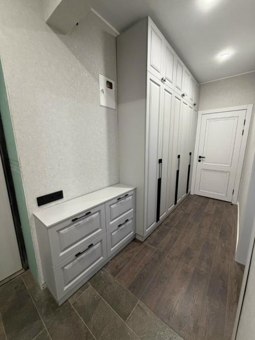 Прихожие в типовых квартирах - это совсем небольшое помещение без окон. 01 Прихожие в типовых квартирах - это совсем небольшое помещение без окон. 01