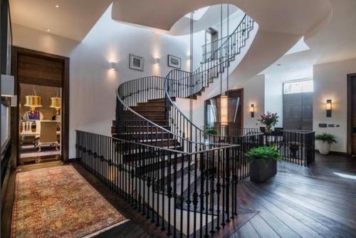 Mirror - Arsenal FC: особняк ценой в 16 млн фунтов, находится в поле зрения форварда арсенала Пьера - эмерика обамеянга. 04