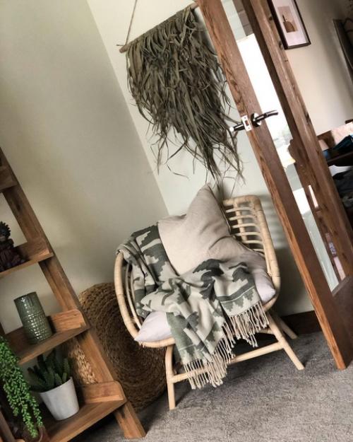 Выбирая одеяла, коврики, подушки и постельное белье для интерьера в стиле сканди, всегда выбирайте натуральные материалы. 02