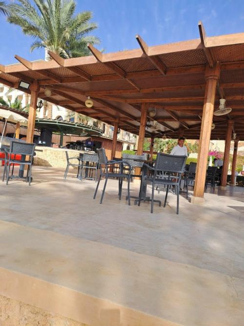 Наконец то дошли руки до написания поста про отель. 02