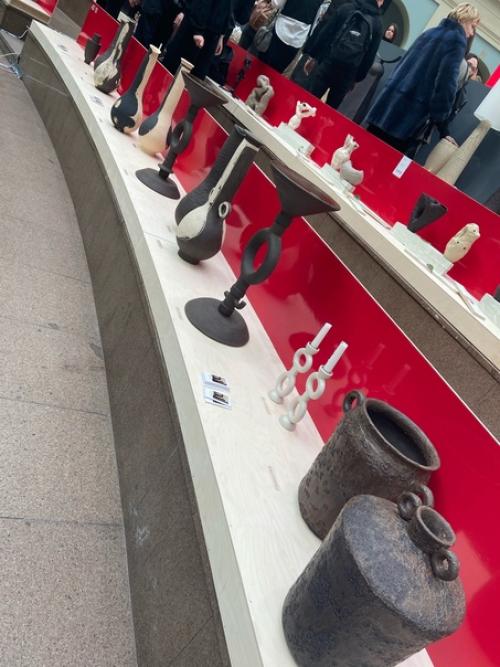 В пятницу в московском гостином дворе открылась международная выставка мебели, интерьерных решений и искусства Artdom 2024. 09