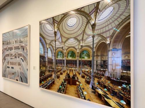 Я думаю, что не так часто музей современного искусства может быть расположен в здании офиса. 07