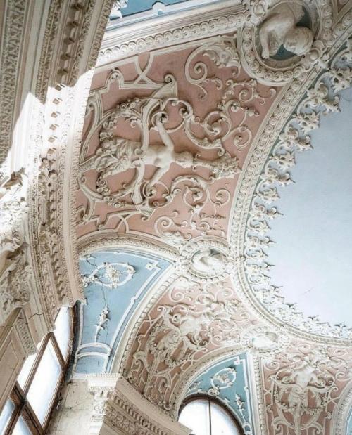 Быково - одна из самых красивых усадеб Подмосковья, в которой сохранились интерьеры. 02