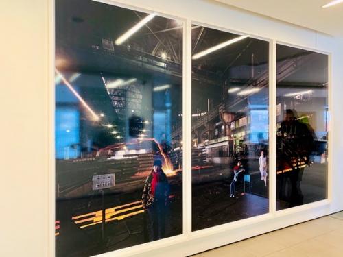 Я думаю, что не так часто музей современного искусства может быть расположен в здании офиса. 03