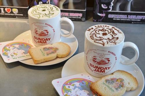 В Токио (Япония) открылось единственное в мире кафе, посвященное детскому анимационному сериалу My Little Pony. 06