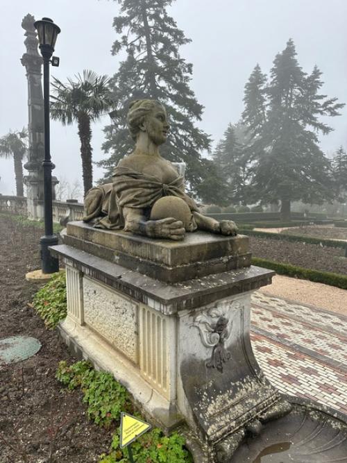 Масандровский дворец.  В своем нынешнем облике он для императора Александра III строился. 02