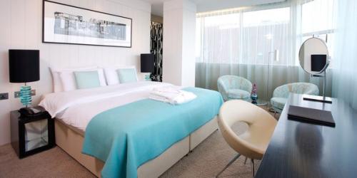 Дизайн спальни в бирюзовых тонах. 09