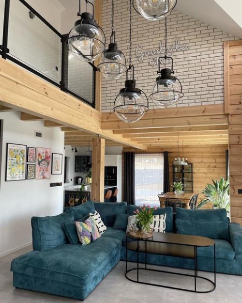 Добро пожаловать в просторный деревянный дом с потрясающим видом из окон. 06