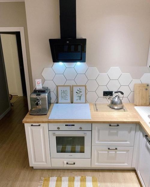 В этой квартире всё прекрасно особенно мне понравился фартук на кухне. 01