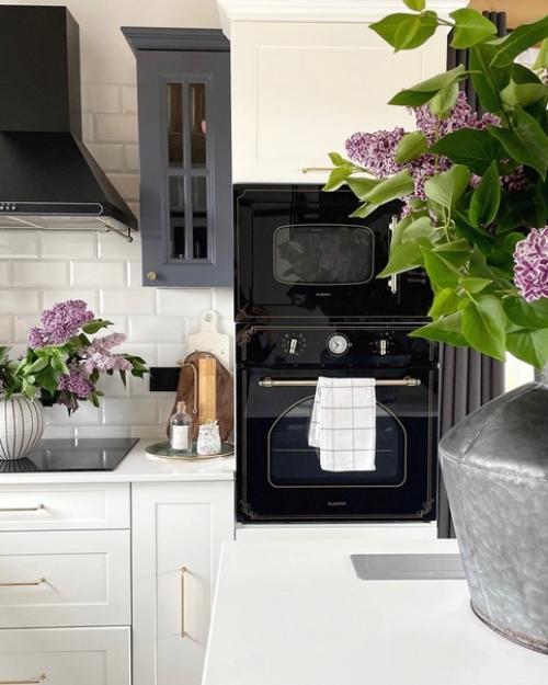 Добро пожаловать в просторный деревянный дом с потрясающим видом из окон. 01