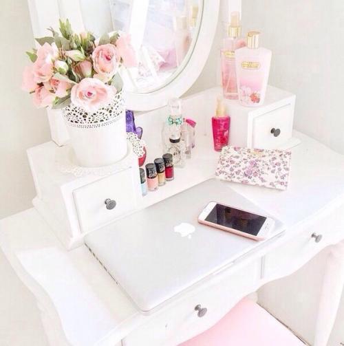 Вишенка? 

Как оформить комнату? 

