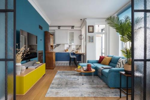 Современная классика, лофт и винтаж: эффектный интерьер трешки 74 м. 02