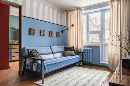 Удивительная однокомнатная квартира в доме хрущёвской постройки, которая поражает воображение своим необычным дизайном. 02