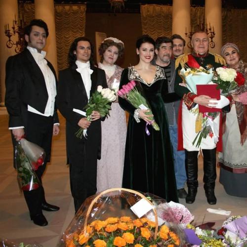 Она в волненье Давно Умолкнувшие Чувства Привела! 08