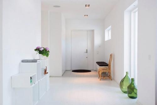 Дизайн прихожей в белом цвете. 01