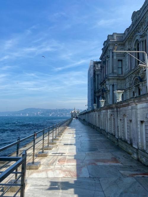 Дворец бейлербей - летняя резиденция султанов, которая расположена в азиатской стороне города. 07