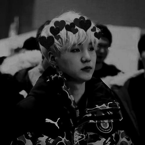 - Любимый соулмейт -.  Ау в котором: в день своего совершеннолетия, человек меняется телами со своим соулмейтом, с которым встретится в будущем. 01