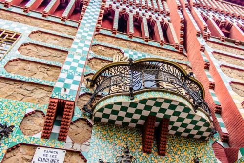 Дом висенс был первой значительной работой Антонио гауди. 01