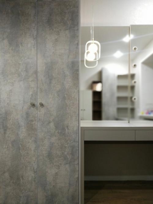 Маше выделена самая большая комната в квартире. 03