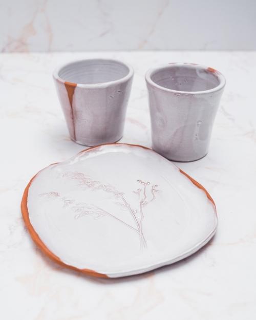 В январе я рассказывали о том, как мы с женой сходили на мастеркласс по лепке из глины. 08