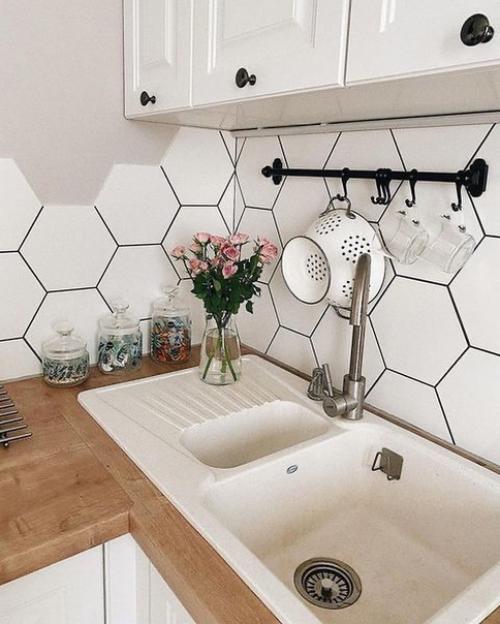 В этой квартире всё прекрасно особенно мне понравился фартук на кухне. 02