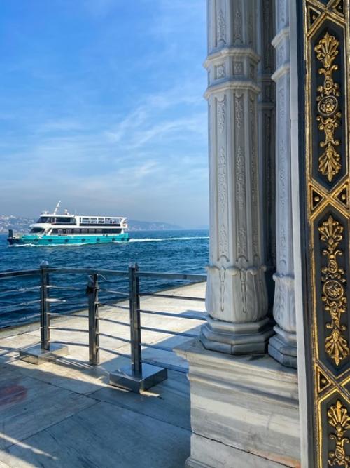 Дворец бейлербей - летняя резиденция султанов, которая расположена в азиатской стороне города. 05