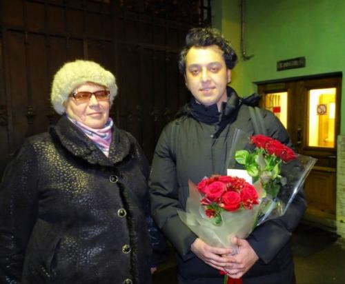 Она в волненье Давно Умолкнувшие Чувства Привела! 09