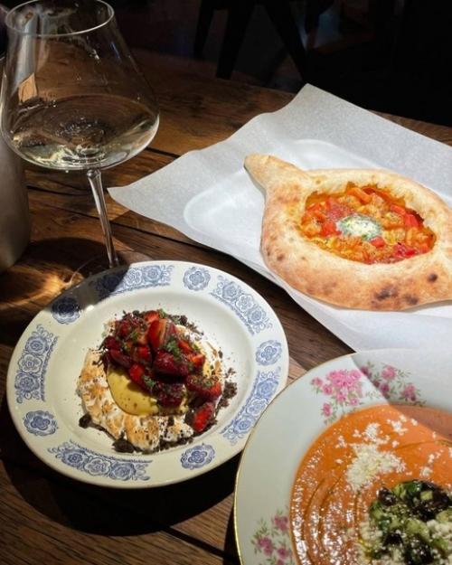 Грузинское бистро во дворике напротив казанского собора. 01