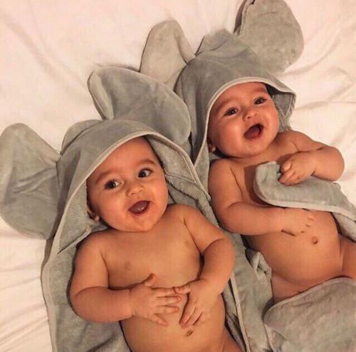 Charter 33.  Выйдя из подъезда я крепко держала Никиту за руку, а он вёл меня к транспорту. 06