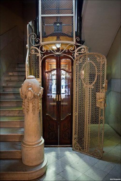 Работающий старинный лифт в доме купца муяки. 01