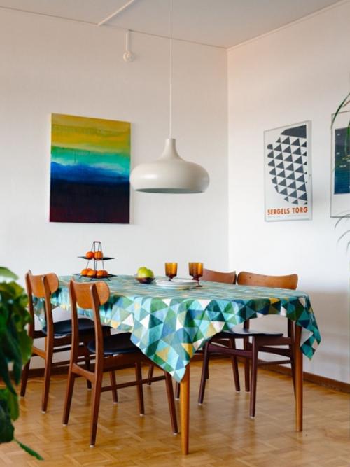 Яркая угловая квартира с интересными принтами и оттенками. 07