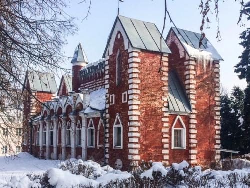 Усадьба суханово.  В допетровские времена эти земли на высоком берегу реки гвоздянки были издревле царской вотчиной. 09