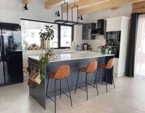 Добро пожаловать в просторный деревянный дом с потрясающим видом из окон. 05