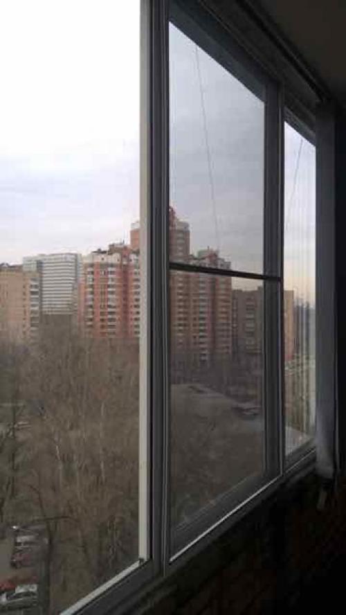 Сетка на раздвижное алюминиевое остекление балкона. 01