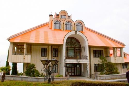 Какой не советской роскошью отличалась дача горбачева в форосе. 02