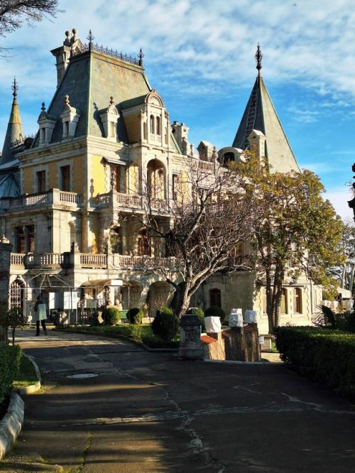 Массандровский дворец, который часто называют Крымским Версалем или французским замком. 05 Массандровский дворец, который часто называют Крымским Версалем или французским замком. 05