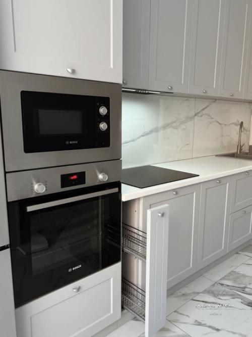 Знаете какой цвет для гарнитура считается одним из базовых? 02