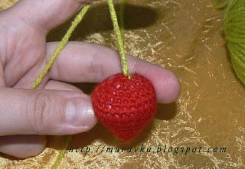 Клубничная мечта.  Мастер-класс на пальцах. 07