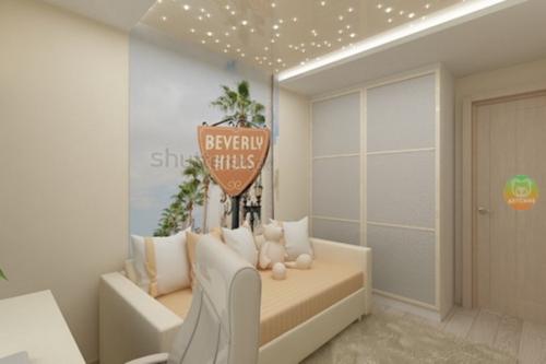 Нежный персиковый интерьер детской комнаты со Звездным Небом на потолке. 03