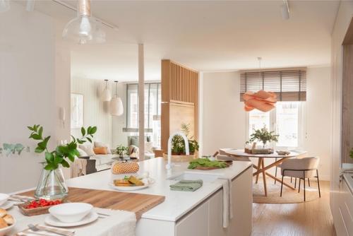 Уютный дизайн интерьера просторной кухни - гостиной в целом конечно ничего сверхъестественного и необычного, не прям вау и не удивляет но! 03